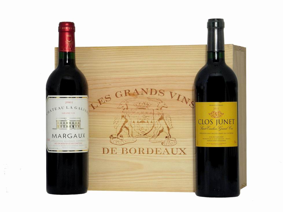 Caisse bois deux bouteilles de vins de Bordeaux